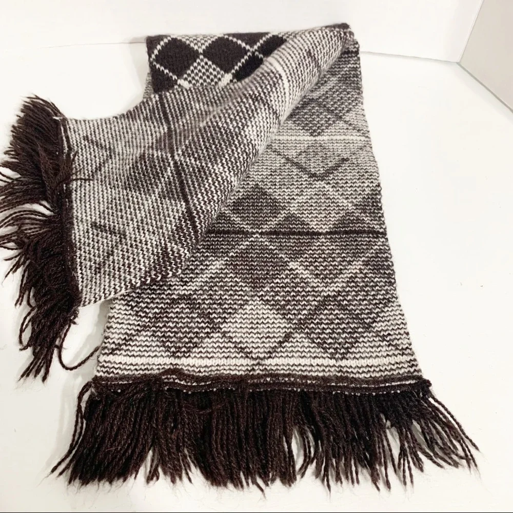 Vintage Unbranded Acrylic Argyle Fringed Winter Scarf Brown and White 🟤⚪️